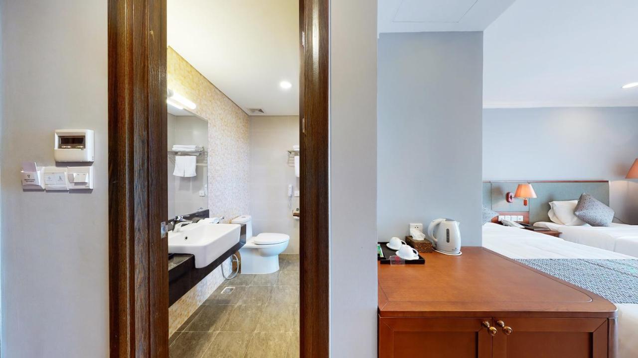 Cau Giay Hotel - By Bay Luxury Hanoï Extérieur photo