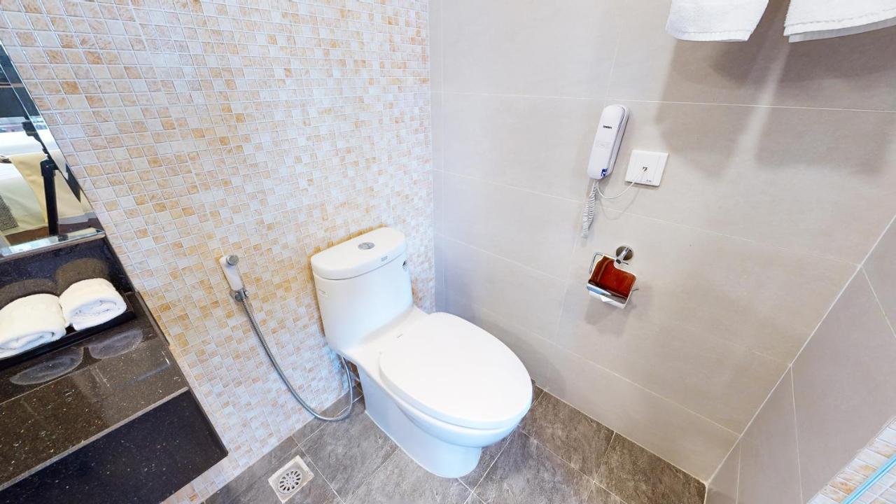 Cau Giay Hotel - By Bay Luxury Hanoï Extérieur photo