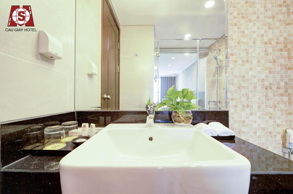 Cau Giay Hotel - By Bay Luxury Hanoï Extérieur photo