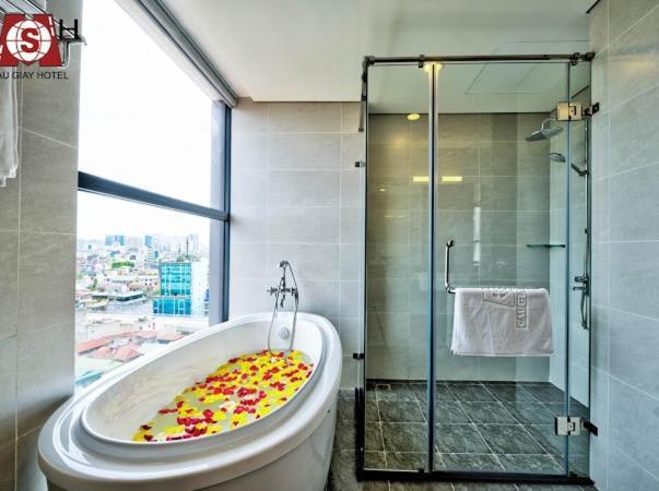 Cau Giay Hotel - By Bay Luxury Hanoï Extérieur photo