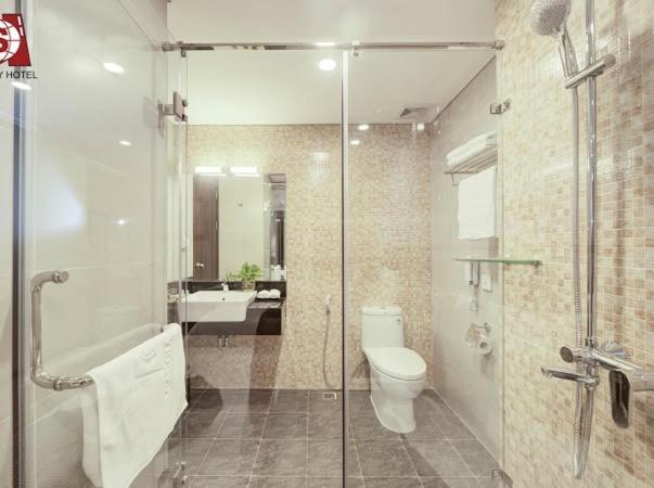 Cau Giay Hotel - By Bay Luxury Hanoï Extérieur photo